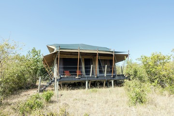 camp and lodges in mara triangle